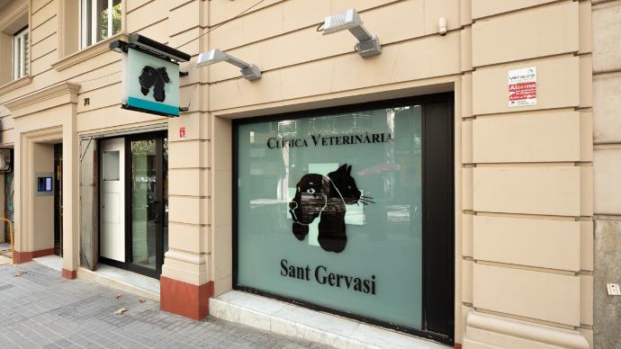 Passeig Sant Gervasi, 73 Foto de la entrada de la clínica veterinaria